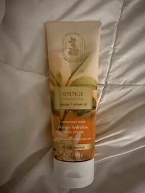 Bath and Body Works Energy Orange + Ginger Oil Ultimate Hydration Body Cream